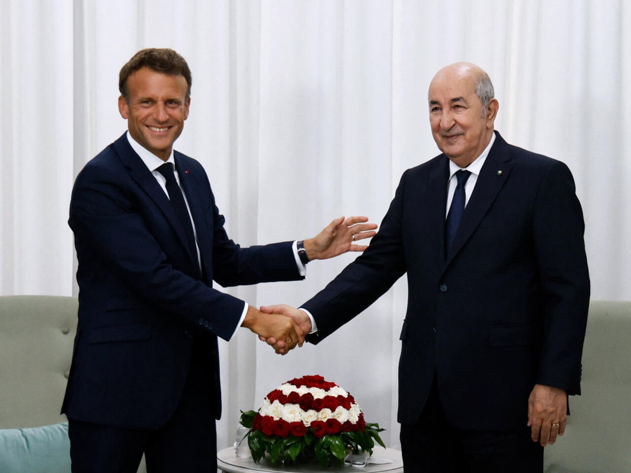 الرئيس الجزائري يلتقي نظيره الفرنسي بإيطاليا