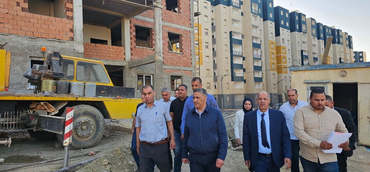 أمر وزير السكن و العمران محمد طارق بلعريبي بضرورة الإنتهاء من جميع مرافق المشروع السكني الواقع بحوش الريح قبل 5 جويلية المقبل .